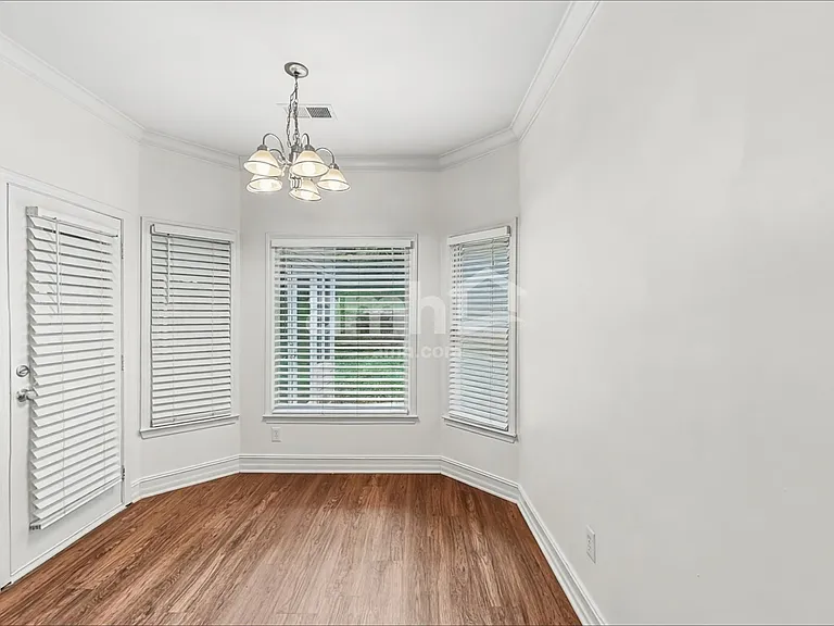 1296 Crown Ter — Photo 5