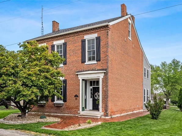 16 S Kossuth St, Millstadt, IL 62260