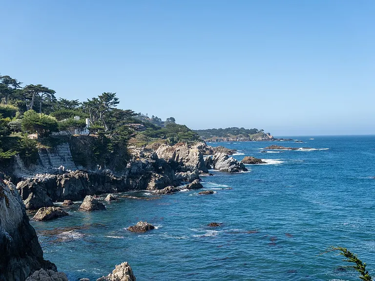 100 Highway 1 — Photo 37
