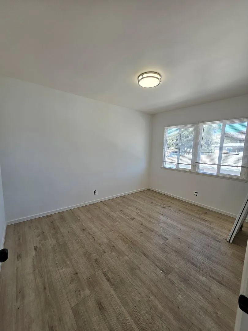 Midtown Ventura Upstairs 2+1 Apt. near CMH, Mall, Shopping — Photo 3