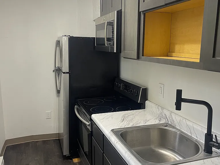 810 W Stella St — Photo 4