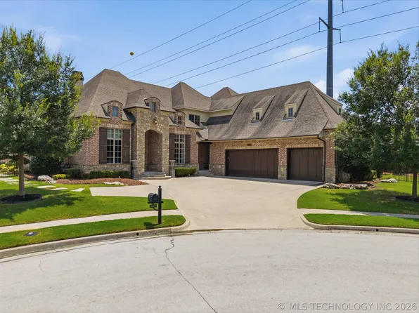 8007 S Galveston Ct, Tulsa, OK 74132