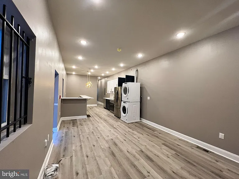 1429 W Diamond St #1R — Photo 8
