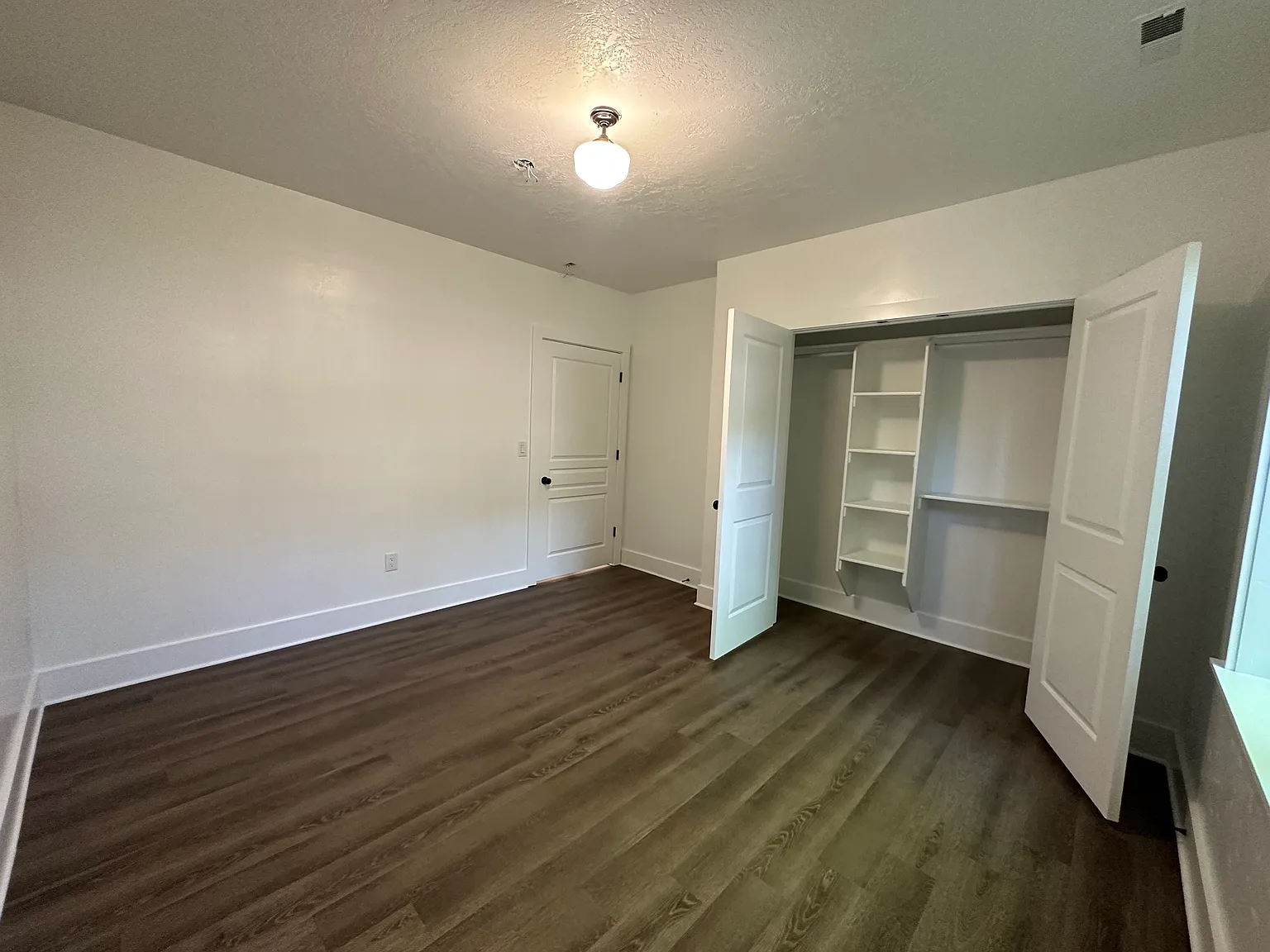 3 bed, 1300 sqft, $2,100 — Photo 3
