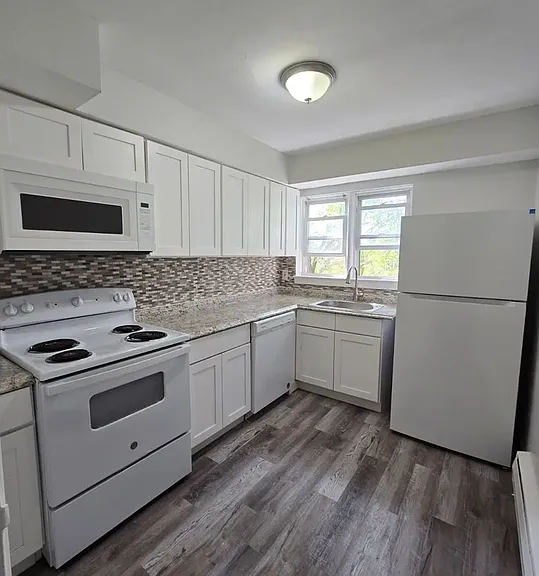 6 White Horse Ave — Photo 1