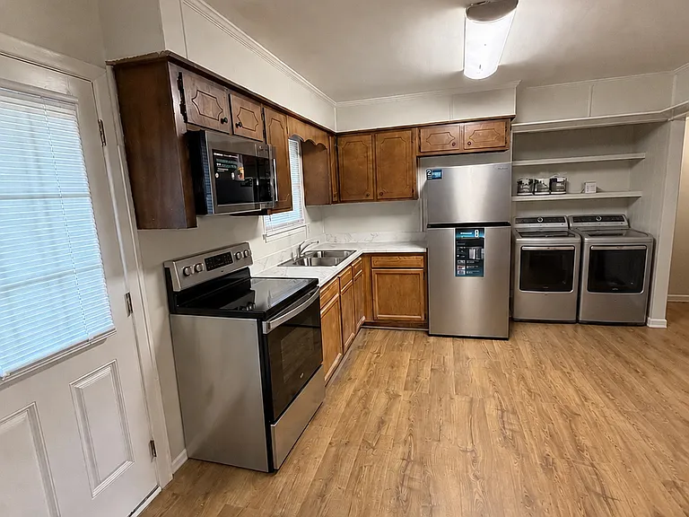 313 Kingston Rd — Photo 16