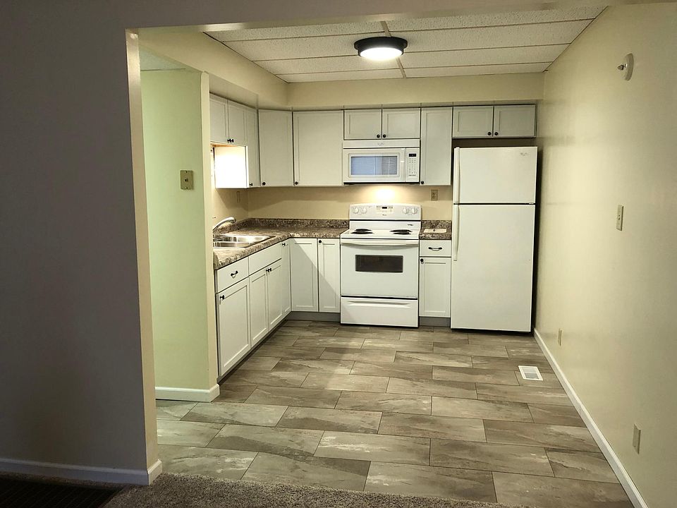 Eat-in kitchen
