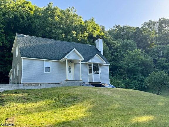 2nd image of 56 Glenwood Mt Rd