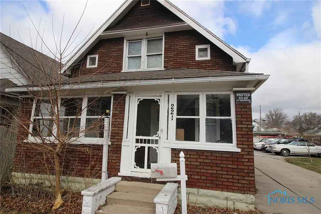 221 E Hudson St photo 1