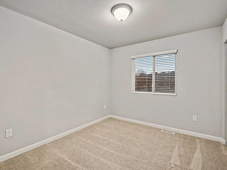 7360 Sessile Cir — Photo 8