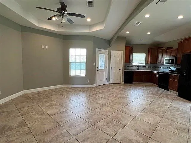 4 bed, 3.0 bath, 1650 sqft, $2,495 — Photo 3