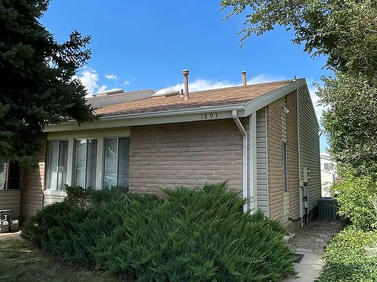 1893 E Jeremy Ct — Photo 2