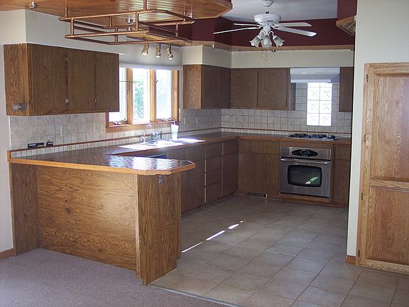 Large Kitchen with bar