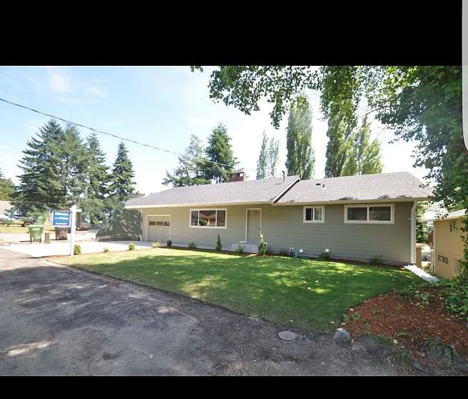 1216 Spruce St — Photo 4