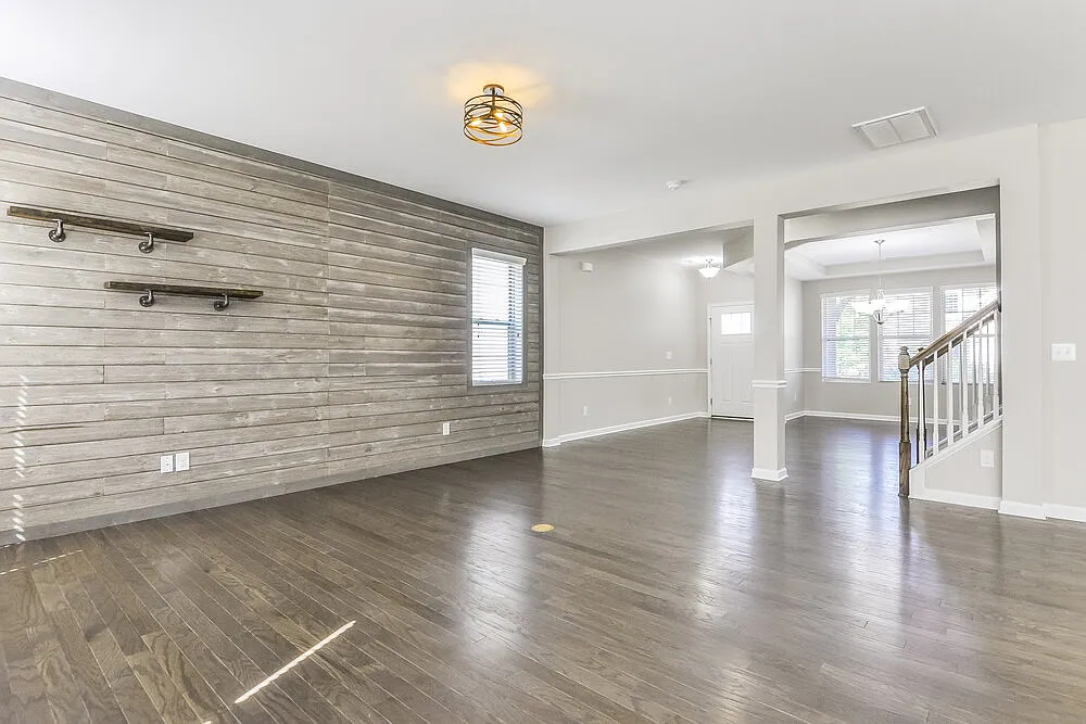 4 bed, 2.5 bath, 2637 sqft, $2,550 — Photo 2