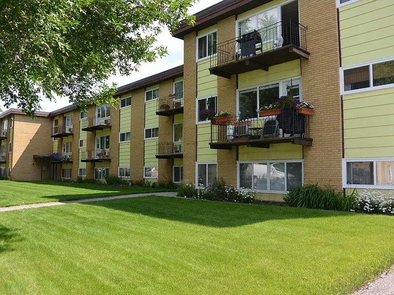 4040 Retallack St — Photo 1
