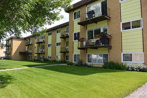 4040 Retallack St Photo 1
