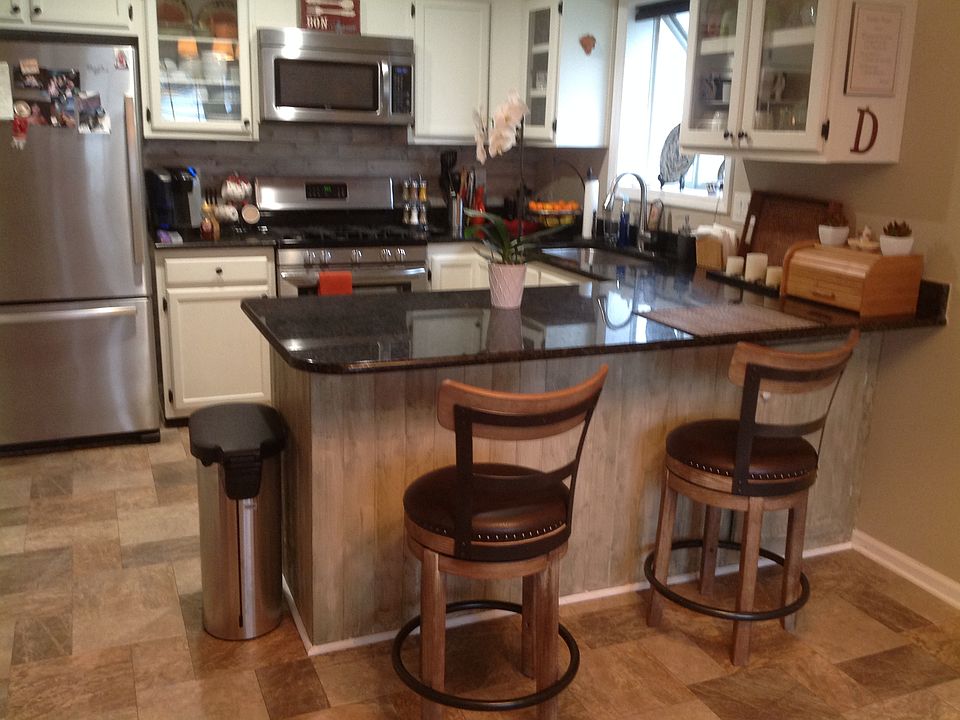 1st image of 221 Hampton Ct