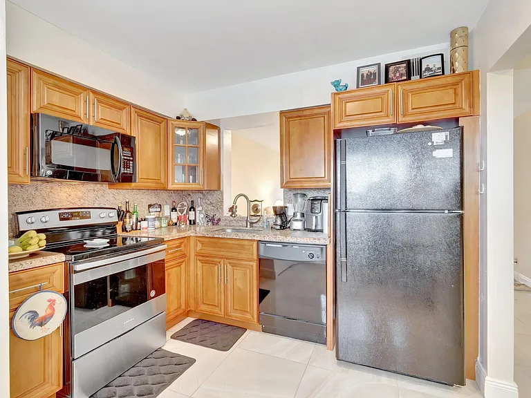14723 Cumberland Dr #404B — Photo 3
