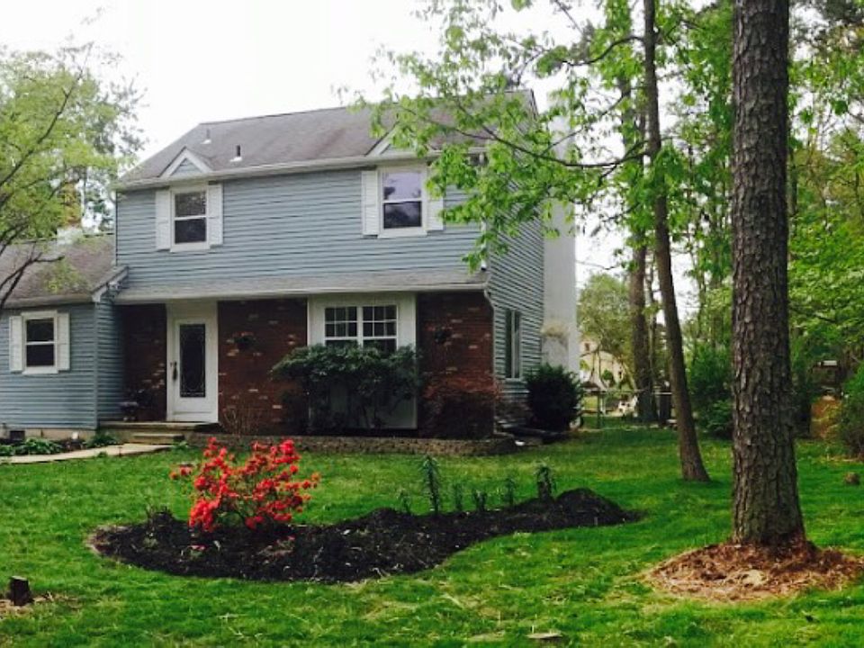 2nd image of 2423 Louden Ln