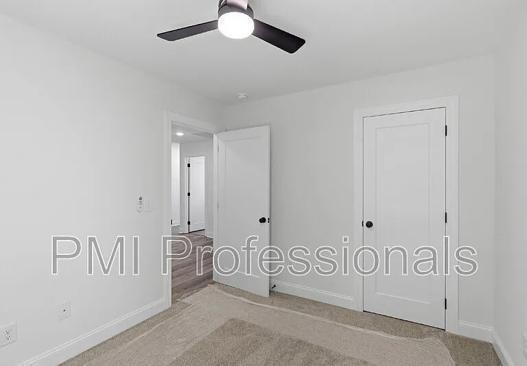 408 Legions Ct — Photo 23