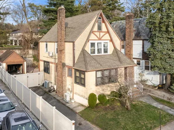 45-15 Aster Lane, Great Neck, NY 11020