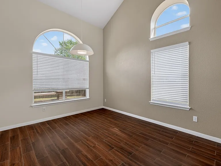 907 Settlement Cv — Photo 9