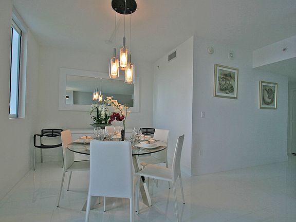 2nd image of 244 Biscayne Blvd APT 2403