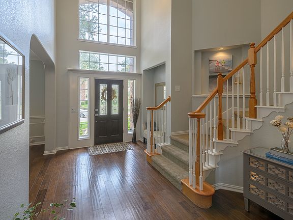 2nd image of 117 Woodland Cv