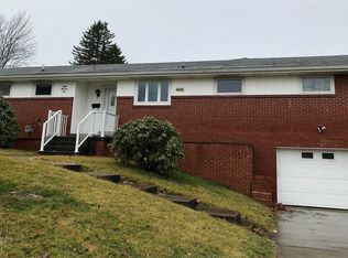801 Gladden Rd, Canonsburg, PA 15317
