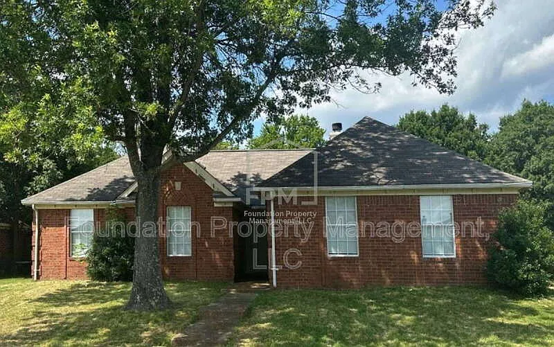 35 Village Dr