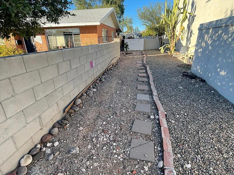 3025 E 4th St #B — Photo 13