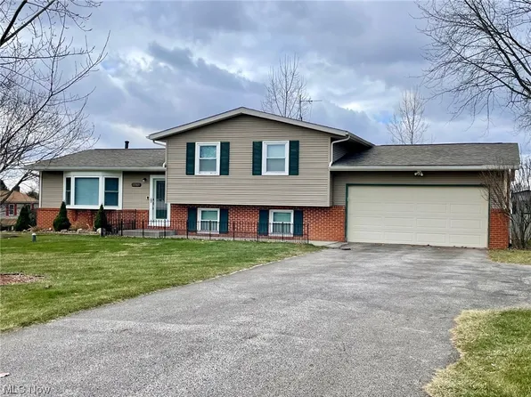 13299 Carnation Ave NW, Hartville, OH 44632