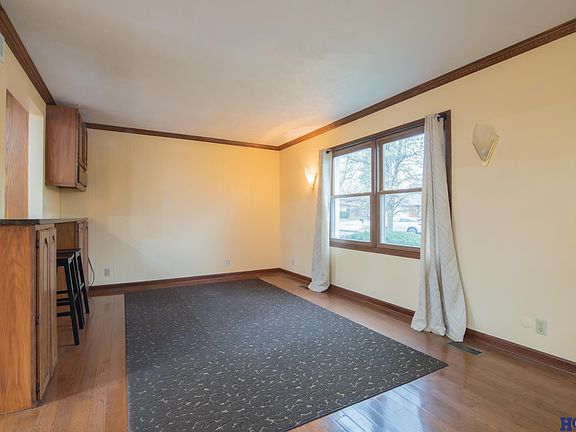 4th image of 200 Taylor Park Dr