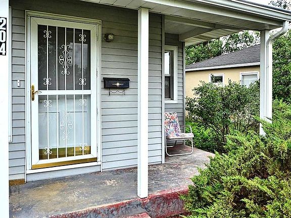 2nd image of 204 N Hot Springs Dr