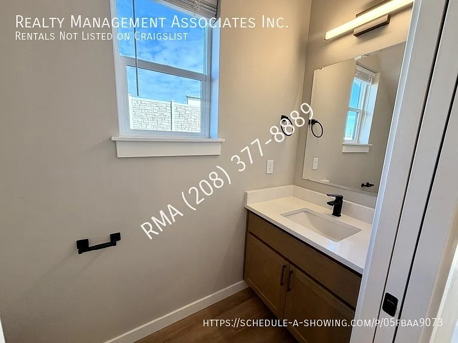 Brand-New Luxury 2-Bed, 2.5-Bath Townhomes — Photo 4