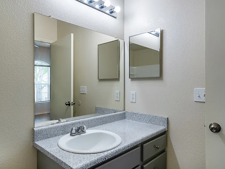 The Lodge at Lost Pines Apartments — Photo 46