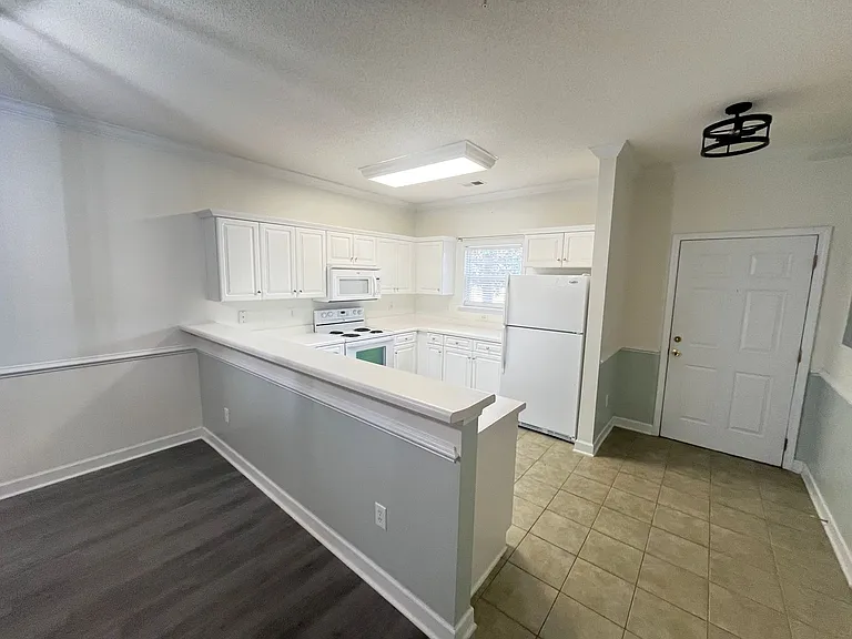 208 Castle Dr #1372 — Photo 6