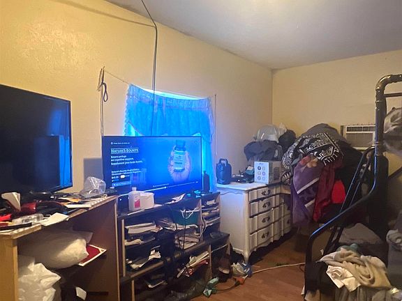 3rd image of 209 G Ave