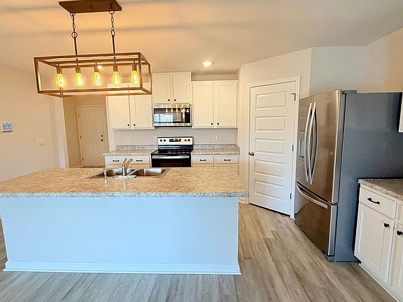 4th image of 4409 Redbay Ct