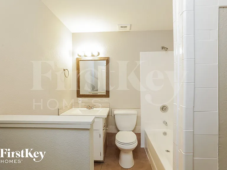 402 E Dunbar Dr — Photo 13