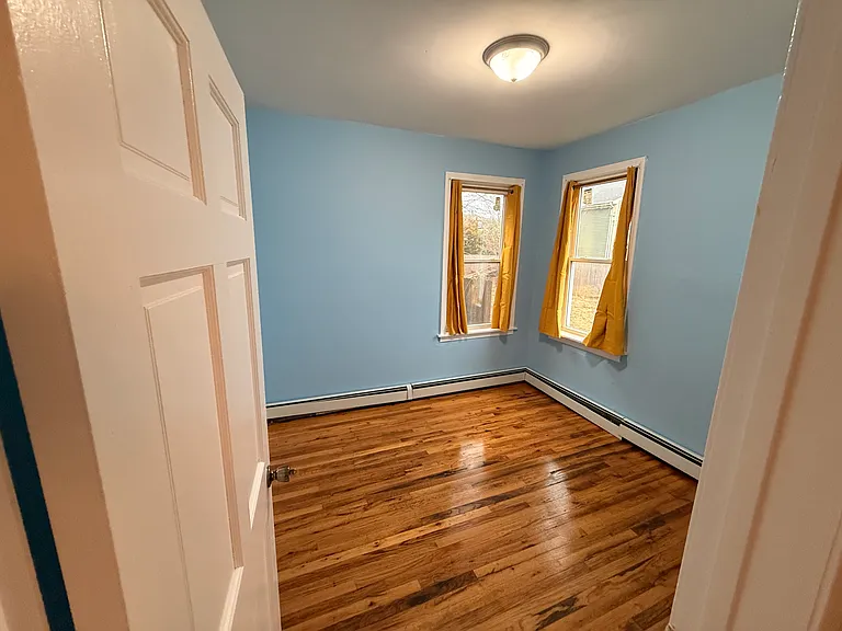 292-296 Knight St #1 — Photo 3