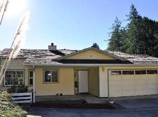 1365 Glenwood Dr, Brookings, OR