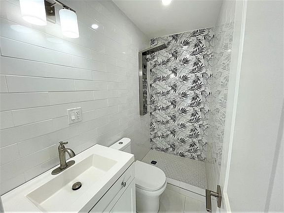 4th image of 9521 91st St