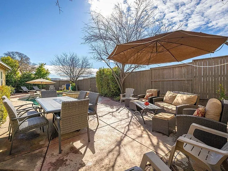 4930 Village Green Dr — Photo 53