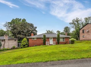 215 Robin Hood Dr, Irwin, PA