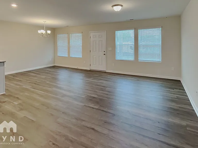 6823 Hardwick Ln — Photo 6