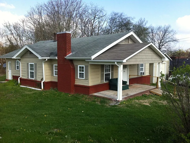 1403 Maple Ave — Photo 6