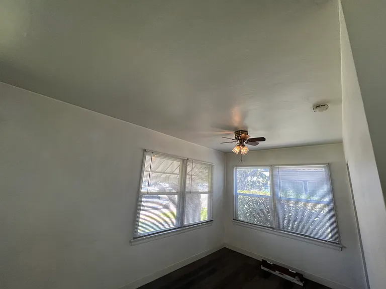 635 W Commonwealth Ave #A — Photo 23