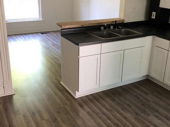 3rd image of 814 Eureka St
